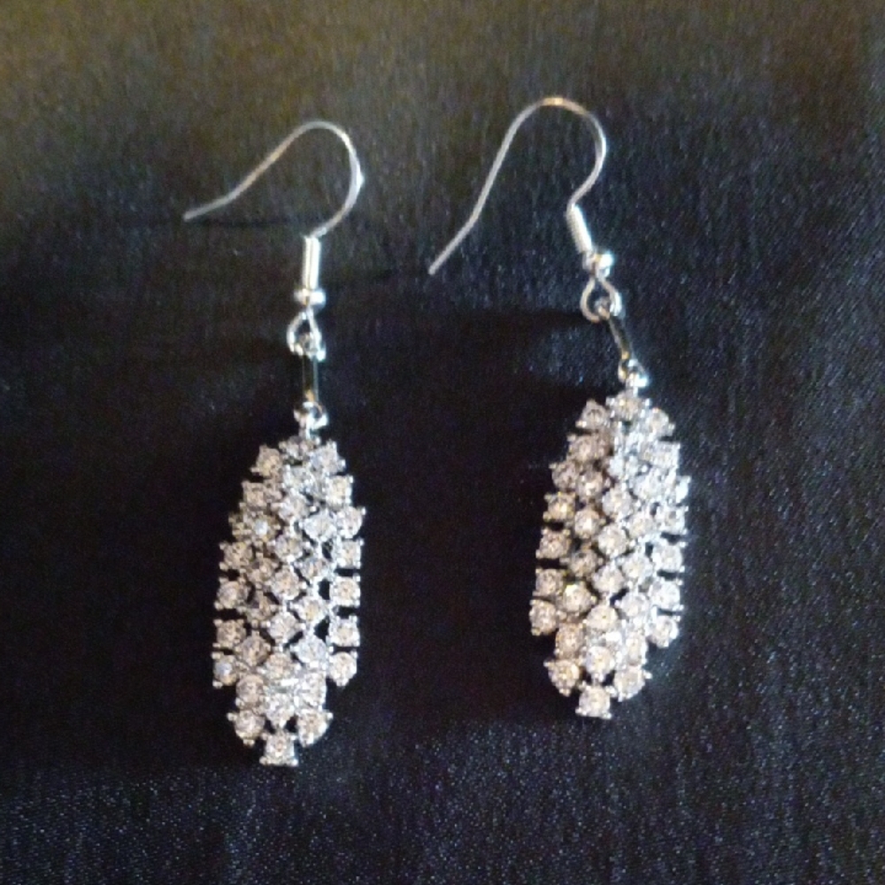 JBK Jacquelin Kennedy Camrose Kross.Sparkling Silver And Crystal Dangle Earrings